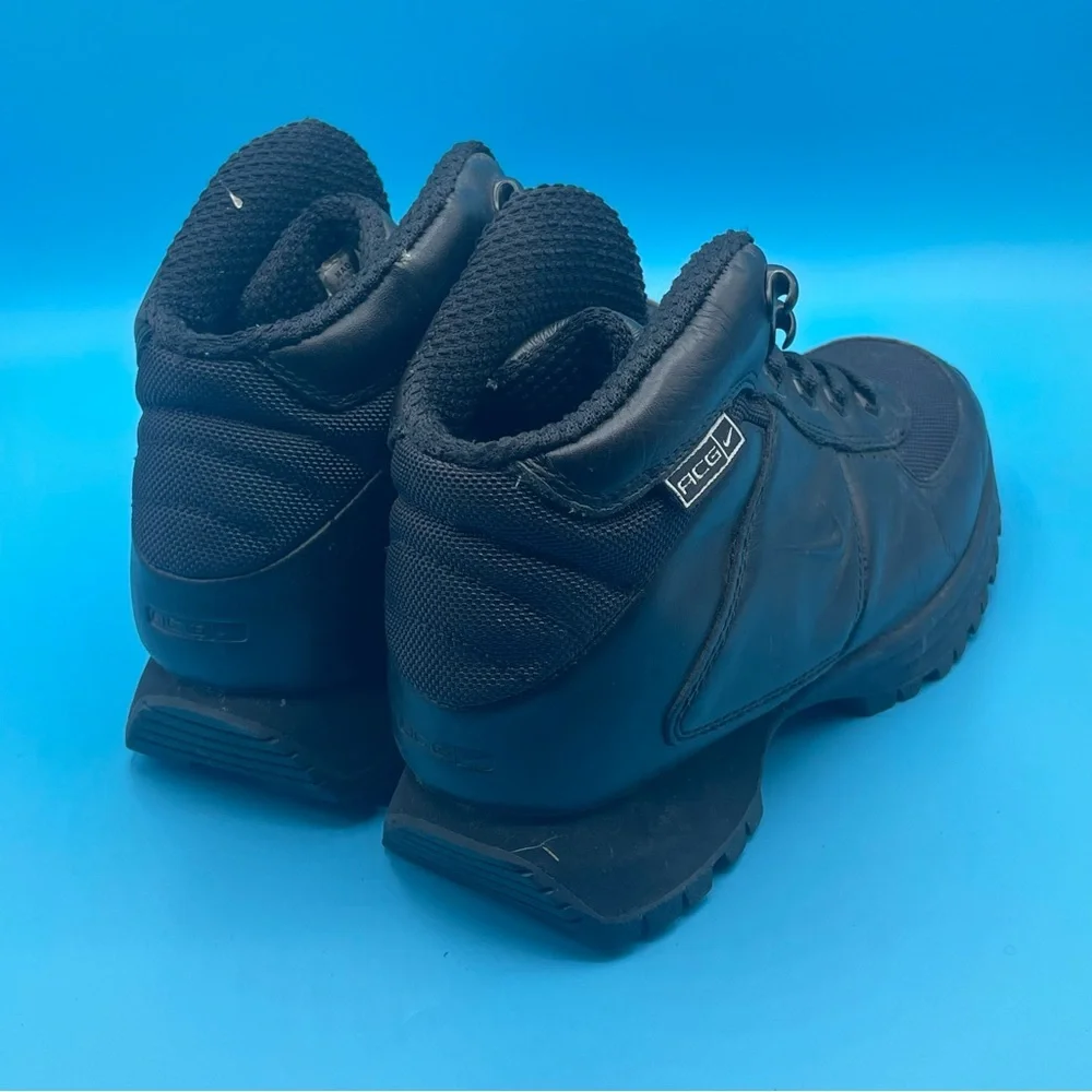 Nike Air Max‎ ACG (All Conditions Gear) boots